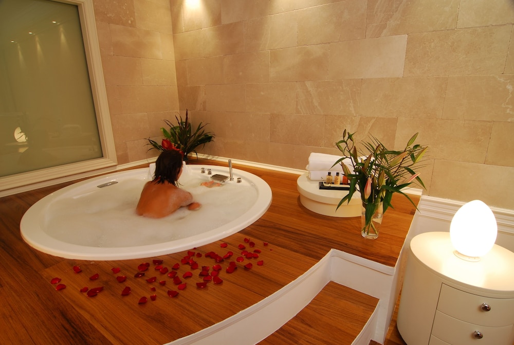 Deluxe Suite (Wellness) - Photo 4