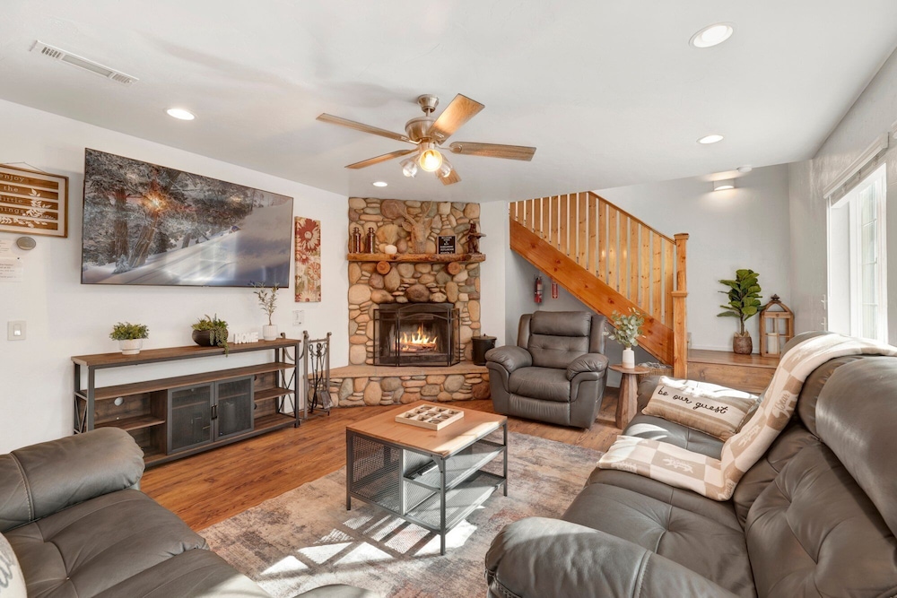 Cabin, Multiple Beds, Hot Tub, Mountain View (2543)