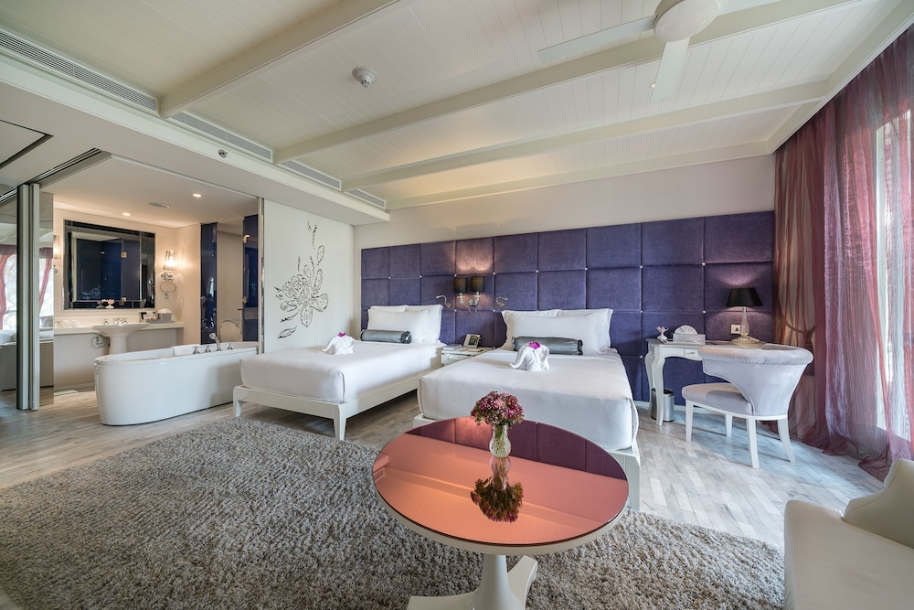 Premier Room, Garden View (Deluxe) photo 2