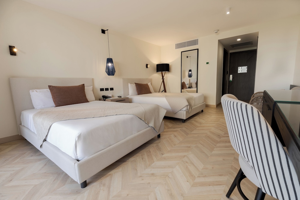 Deluxe Executive City View with Balcony photo 2