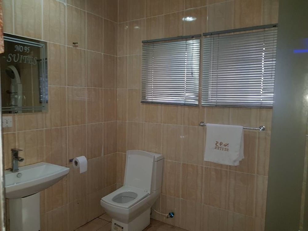 Deluxe Room, 1 King Bed, Ensuite photo 2