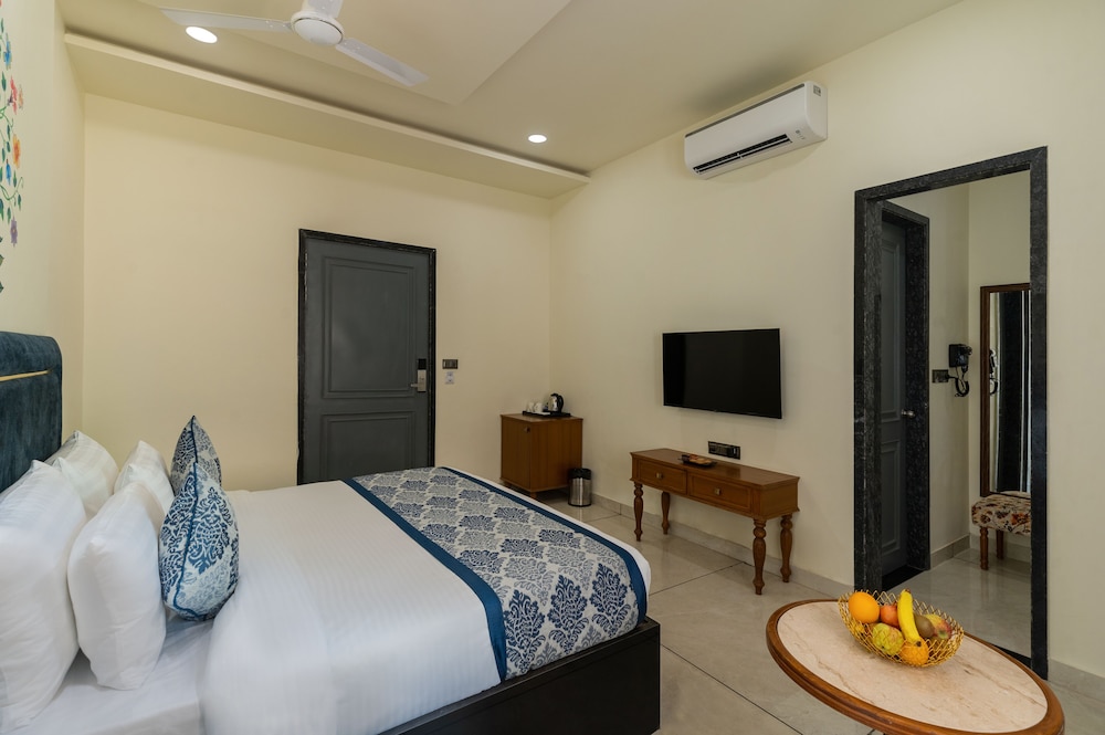 Deluxe Room - Photo 2
