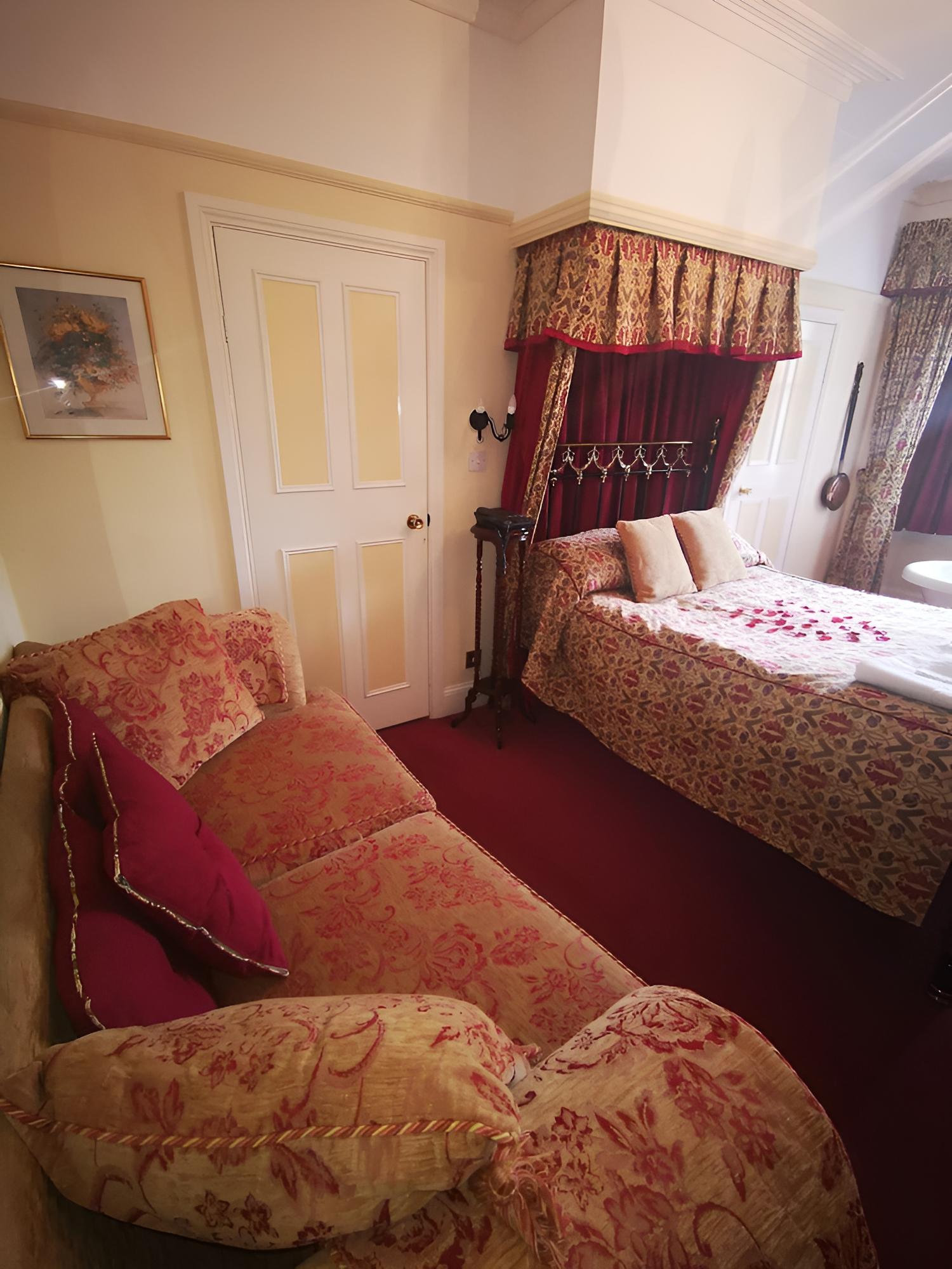 Deluxe Studio Suite photo 2