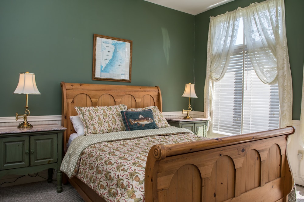 106, Great Bay Room, Private Bathroom
