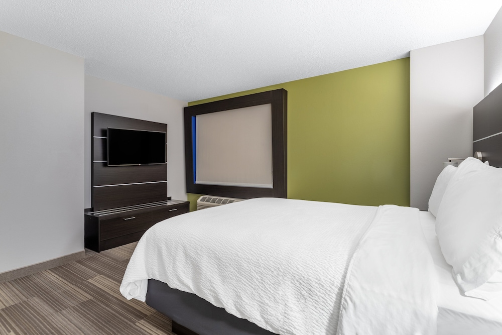 Suite, 2 Bedrooms - Photo 1