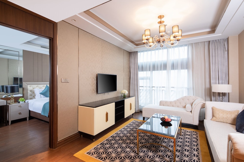 Deluxe One Bedroom photo 1