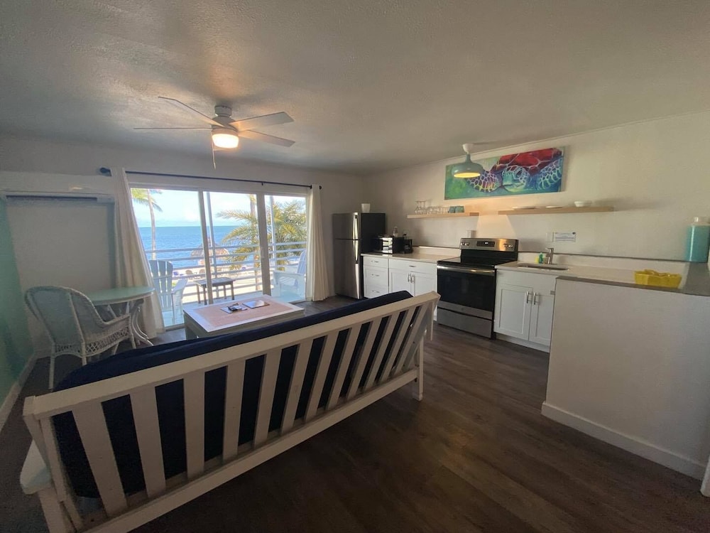 Oceanfront King Suite w/ Kitchen & Private Balcony - Photo 19