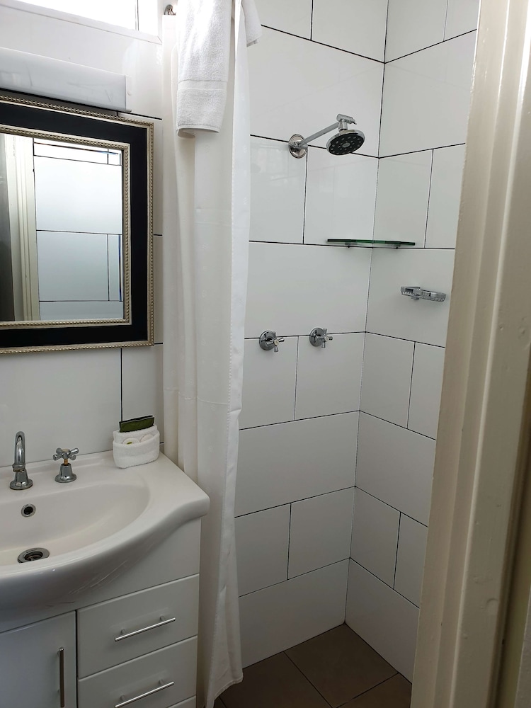 Family Room, Multiple Beds, Non Smoking, Microwave (Walk-in Shower) photo 2