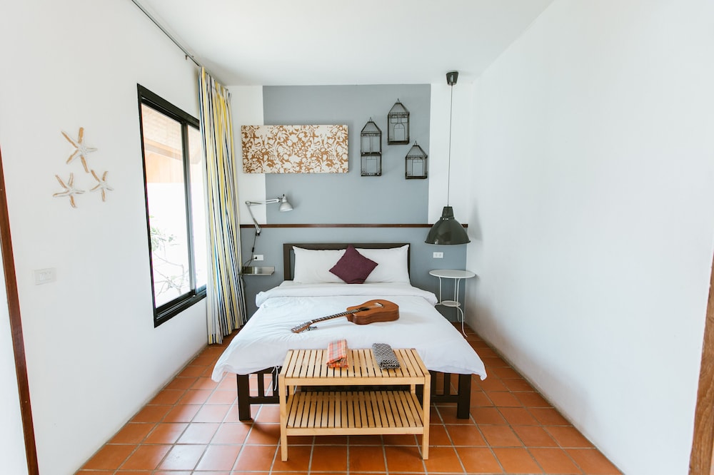 Beachfront Bungalow photo 3