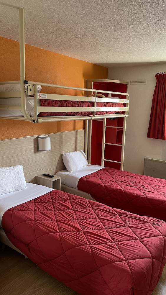 Standard Room, 3 Twin Beds - Photo 2
