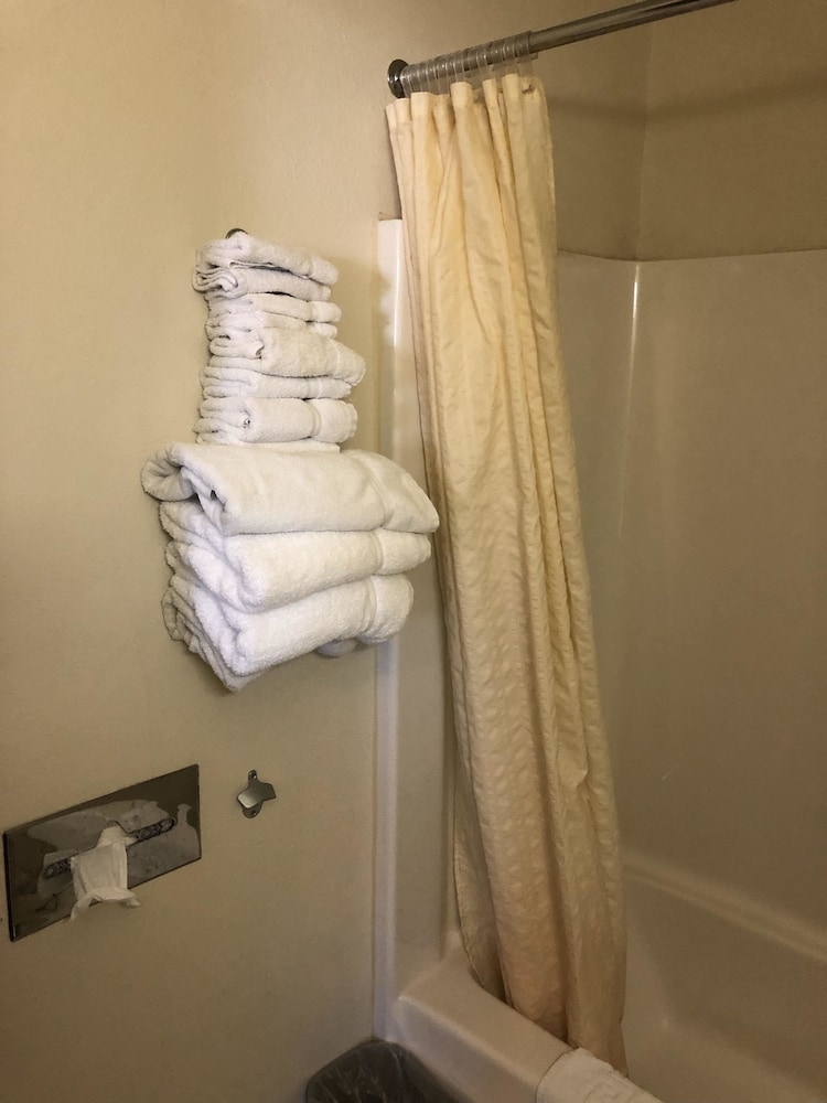 Standard Room, 2 Queen Beds, Non Smoking photo 2
