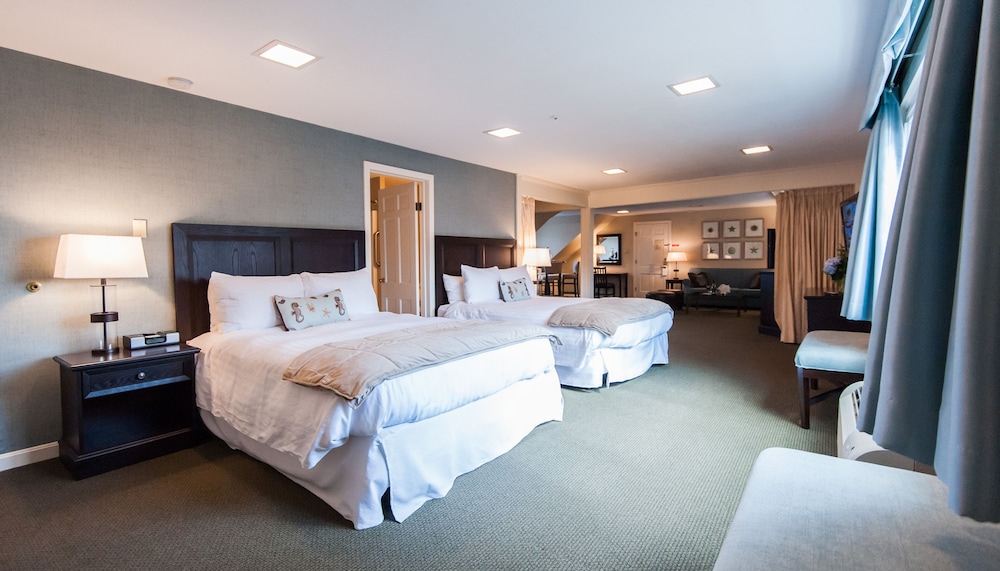 Standard Suite with Two Queen Beds (Non Smoking) photo 1