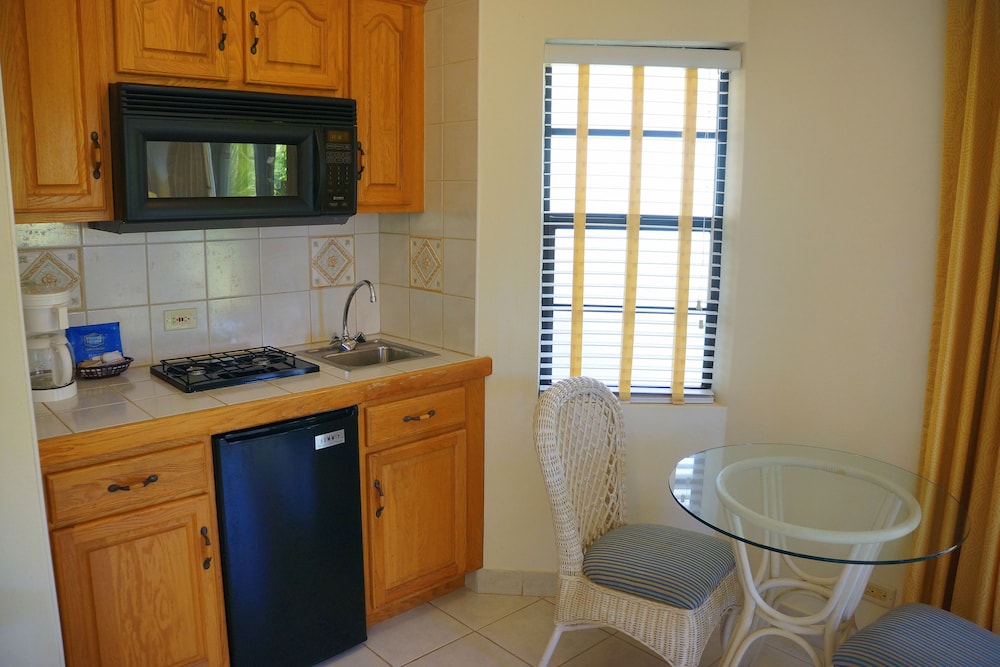 Studio Suite, Pool View photo 2