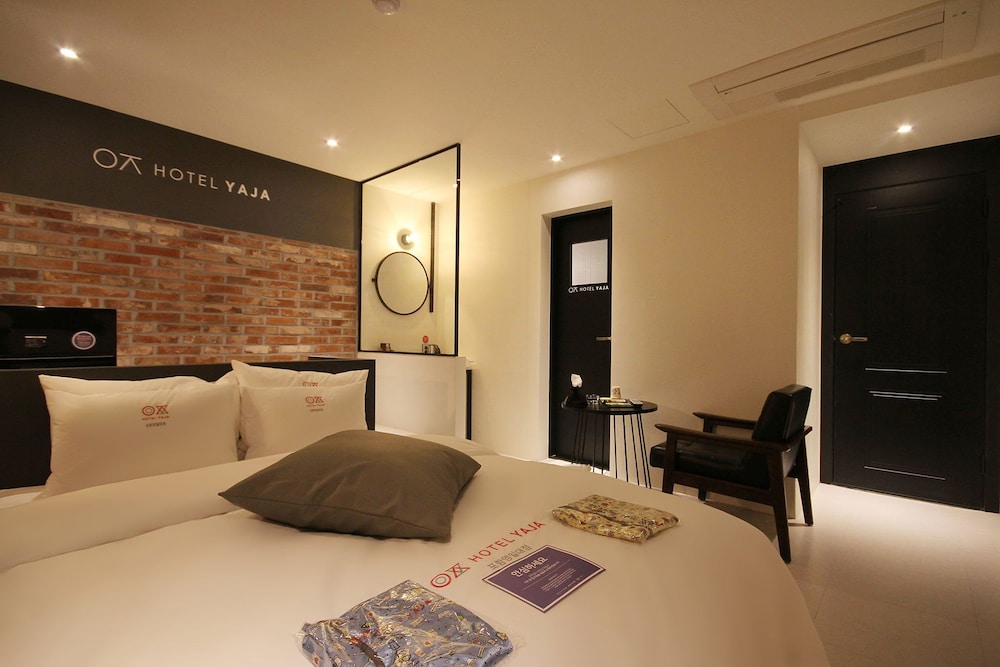 Business Room photo 2