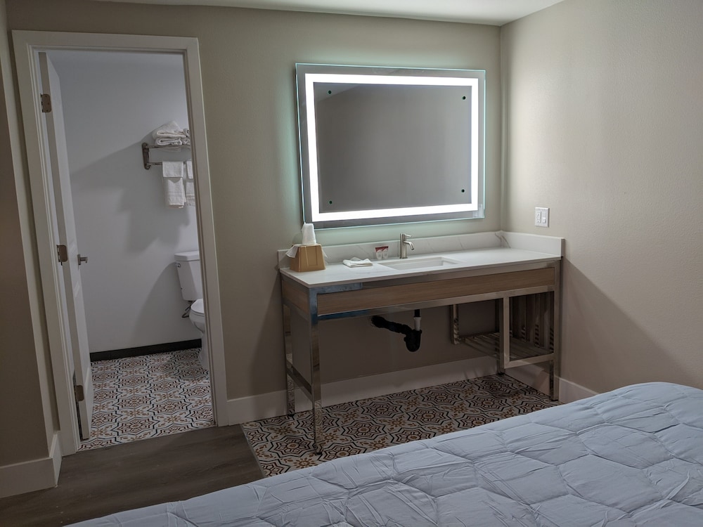 Room, Multiple Beds, Non Smoking photo 3