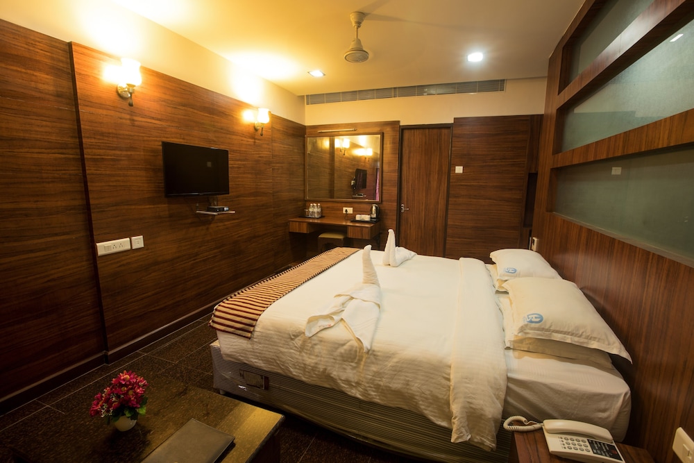 Executive Suite - Photo 6