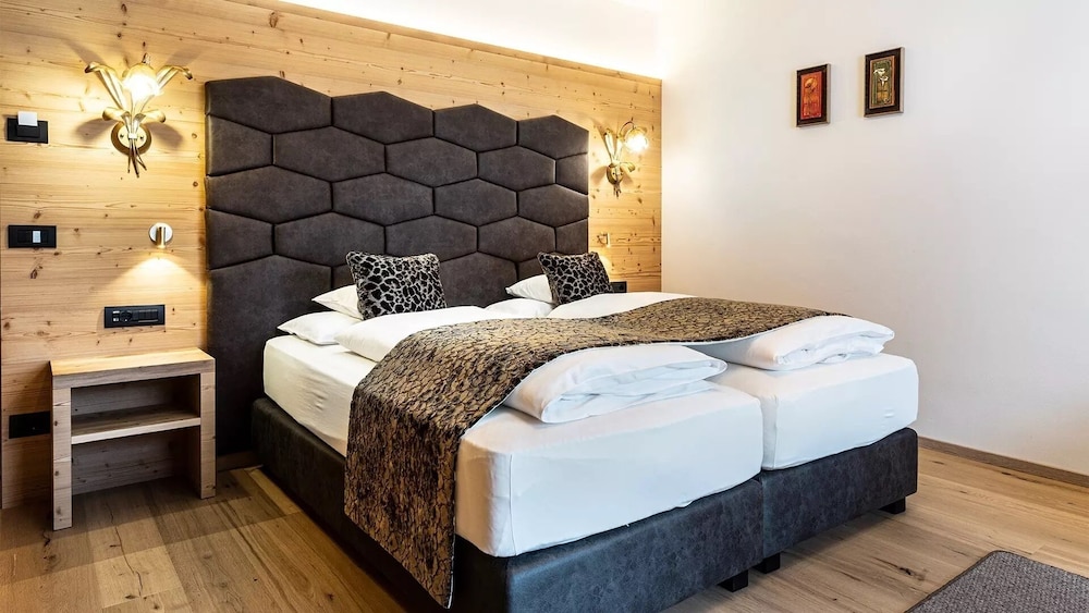 Junior Double or Twin Room, Balcony