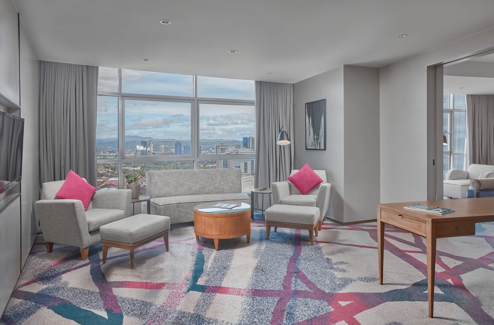 Suite, 1 Bedroom, Club Lounge Access (Low Floor) photo 2