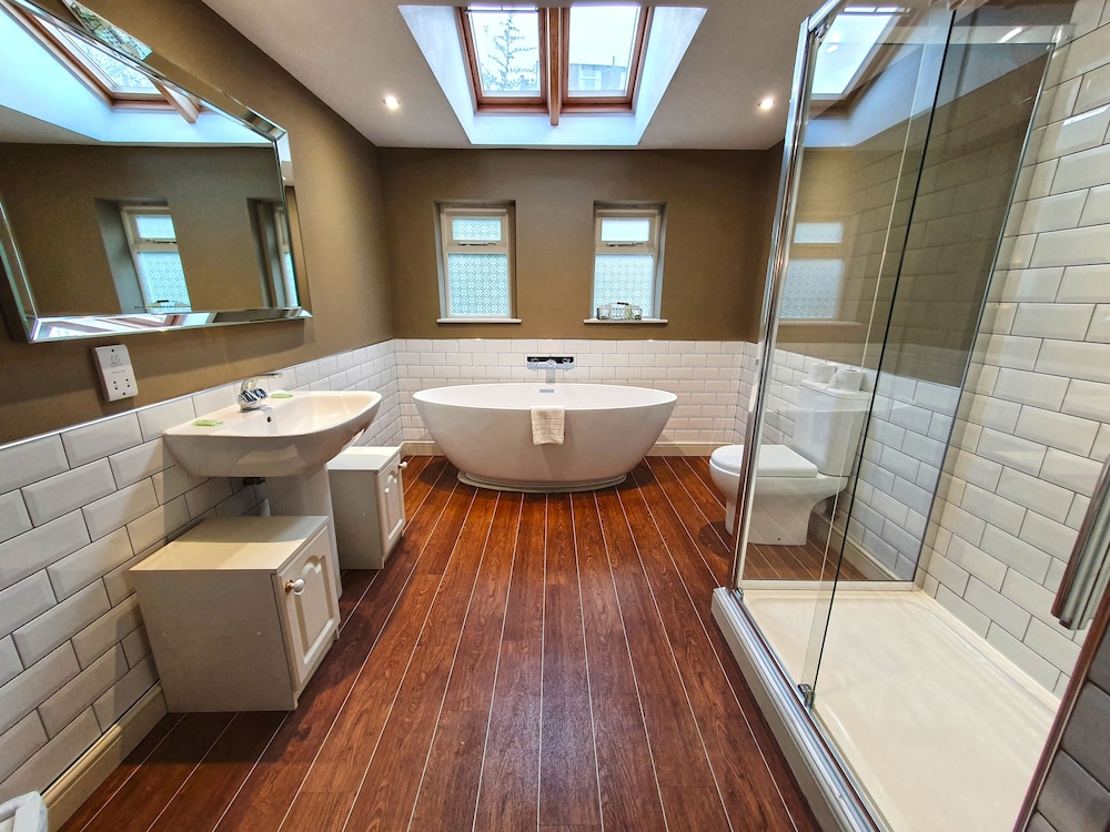 Luxury Double Room, Ensuite - Photo 2