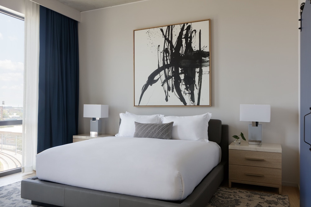 Suite, 1 King Bed, Accessible (Historic Pythias) photo 3