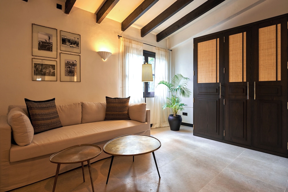 Superior Suite, 1 King Bed, Terrace photo 3