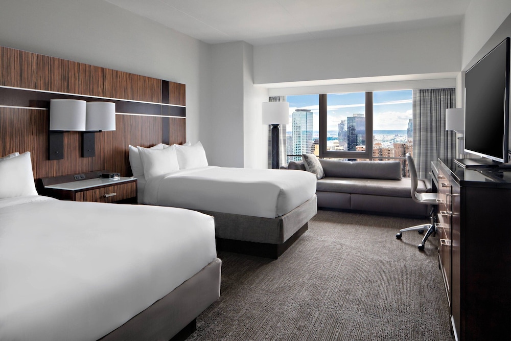 Deluxe Room, 2 Double Beds (Mobility/Hearing Accessible, Tub)
