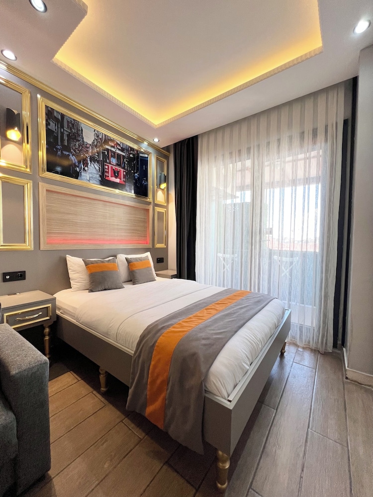 Deluxe Suite, City View photo 3