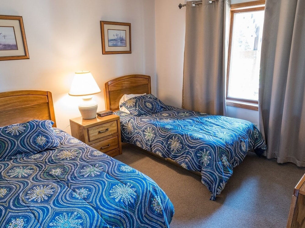 Standard Suite, Ensuite, Golf View (Town House 103) photo 2