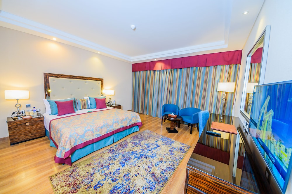 Deluxe Room, 1 King Bed (Aqua) photo 2