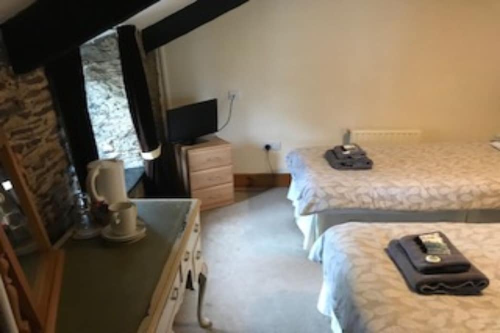 Twin Room, Ensuite photo 2