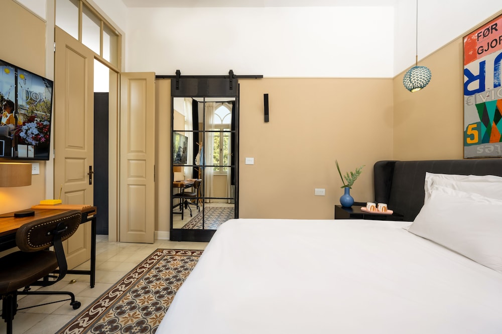 Executive Suite, 1 Bedroom, Balcony photo 3