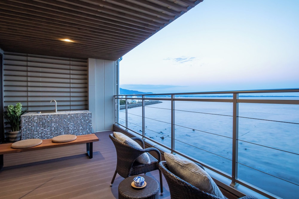 Type D2 Deluxe Resort, Non Smoking thumbnail 5