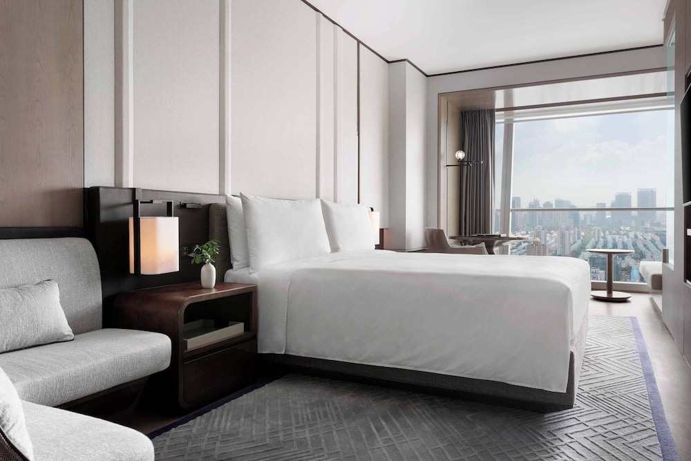 Room, 1 King Bed, River View, Corner