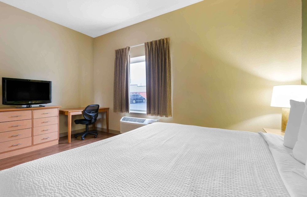 Deluxe Studio, 1 King Bed with Sofa bed, Non Smoking photo 2