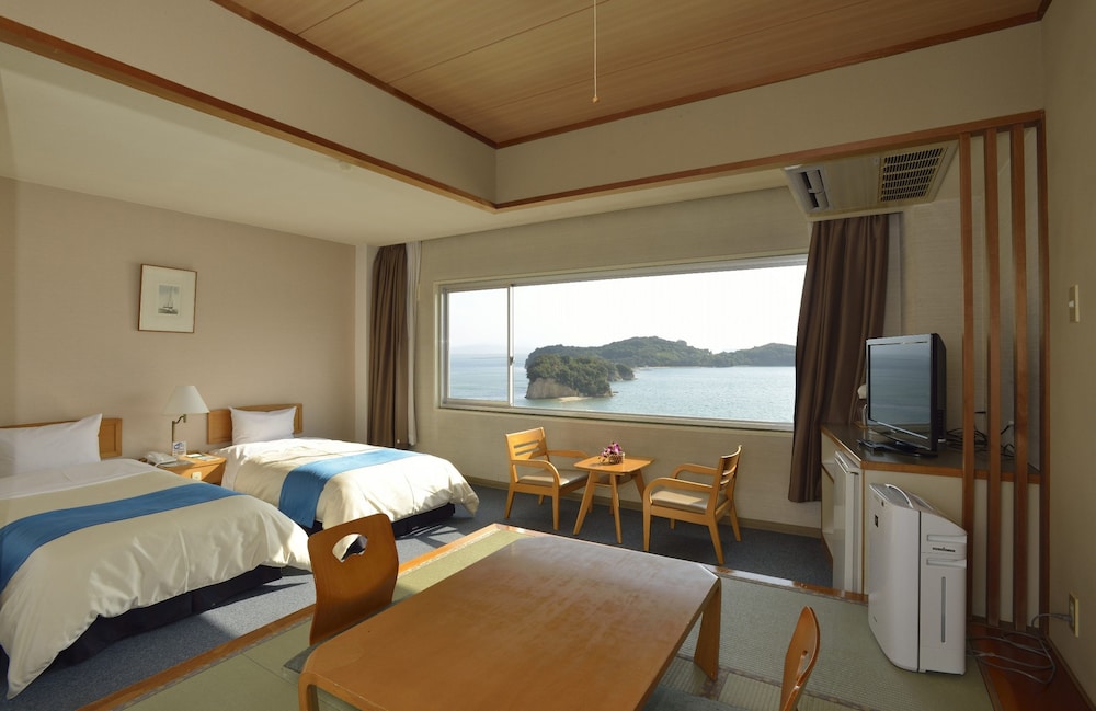 Standard Japanese Western Style Room, Main Building, Non Smoking, Angel  Road & Sea View photo 3