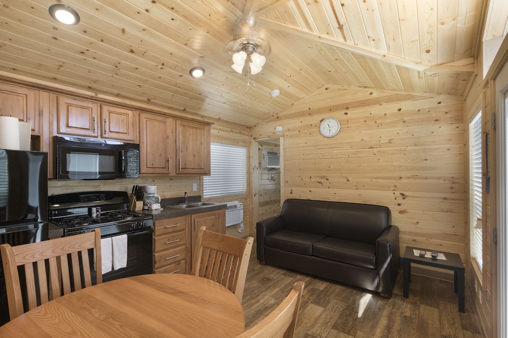 Cabin, 1 Bedroom, Non Smoking (Linens Included, Pets OK) photo 2