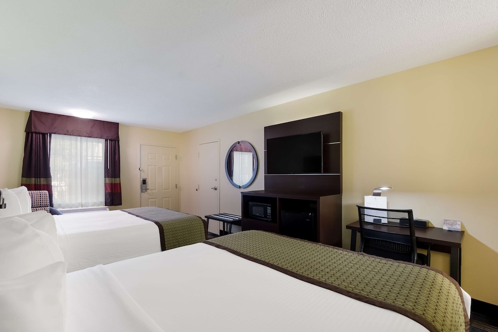 Standard Room, 2 Queen Beds, Non Smoking, Refrigerator & Microwave (Shower Only) photo 1