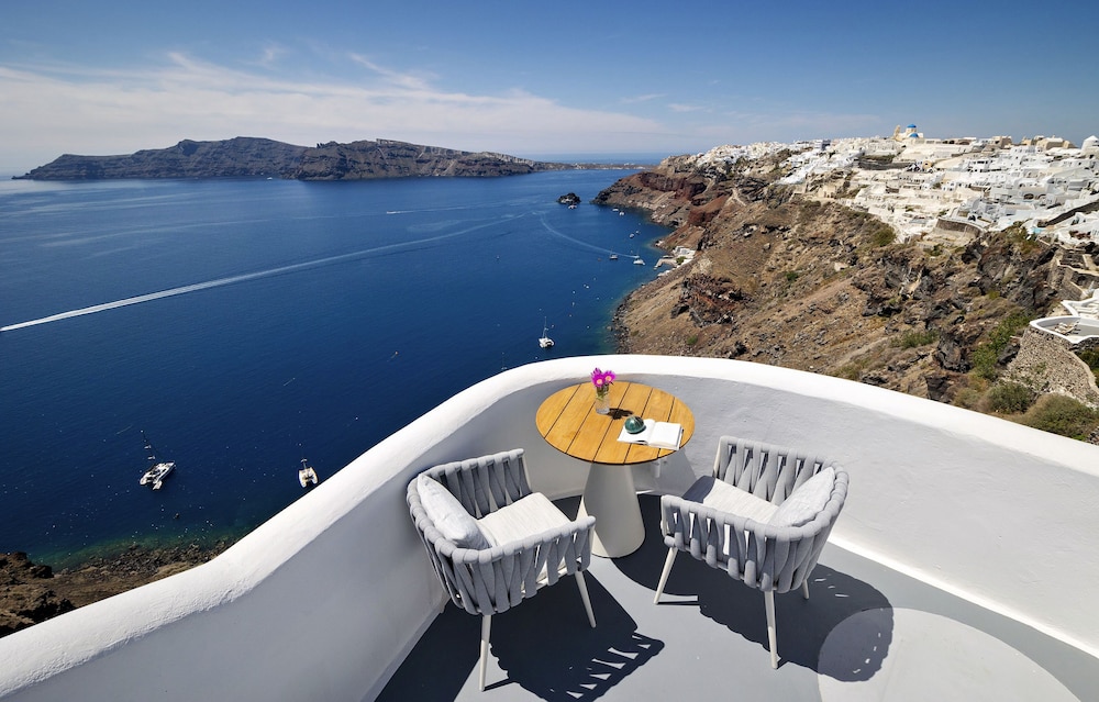 Gardener's Petit House with Caldera View