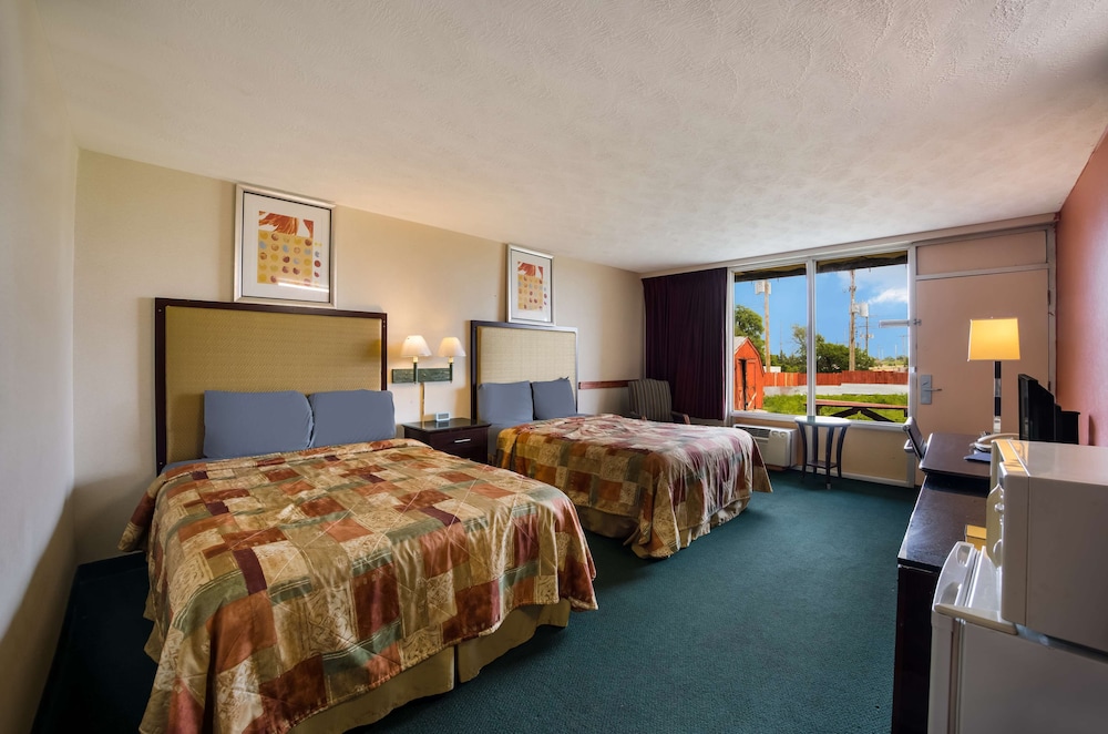 Room, 2 Double Beds, Smoking photo 3