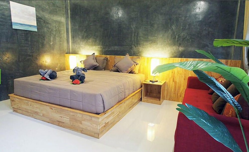 Deluxe Double Room, Bathtub - Photo 4