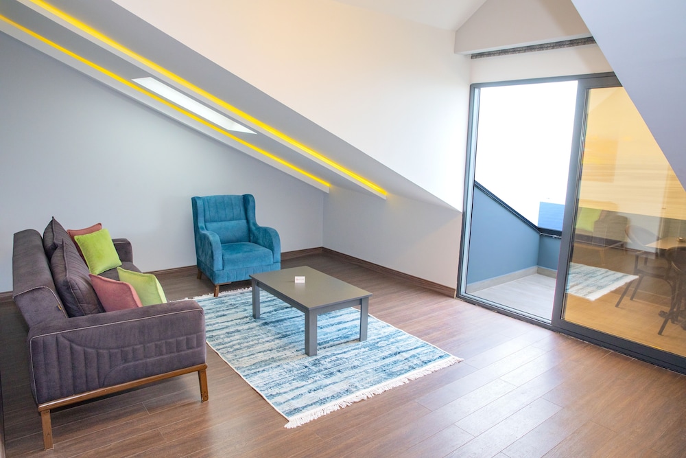 Elite Suite with Balcony and Sea View - Photo 1