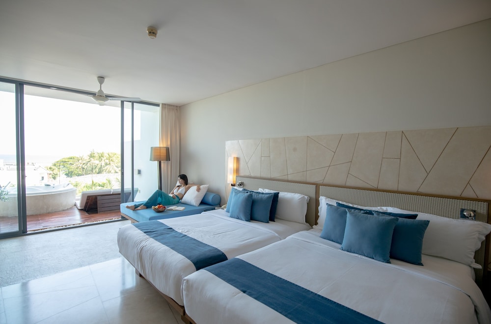 Premium Deluxe with Plunge Bath - Photo 1