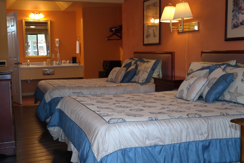 Standard Room, 2 Queen Beds - Photo 3
