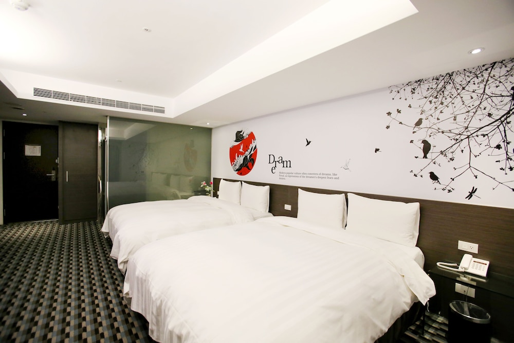 Quadruple Room (Random Design) photo 2