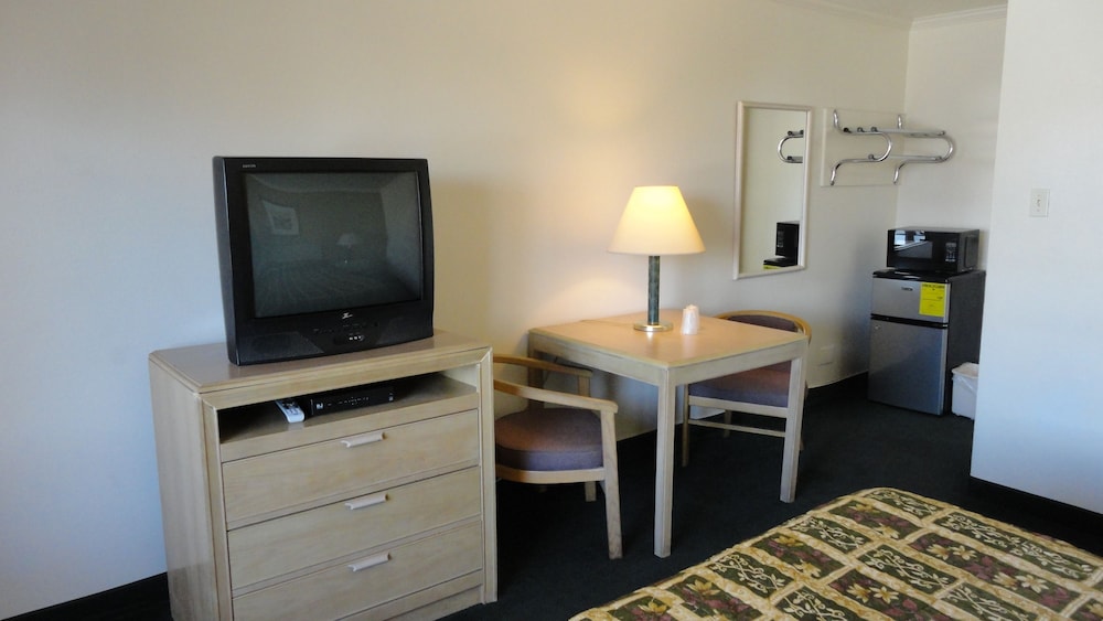 Standard Room, 1 King Bed photo 3