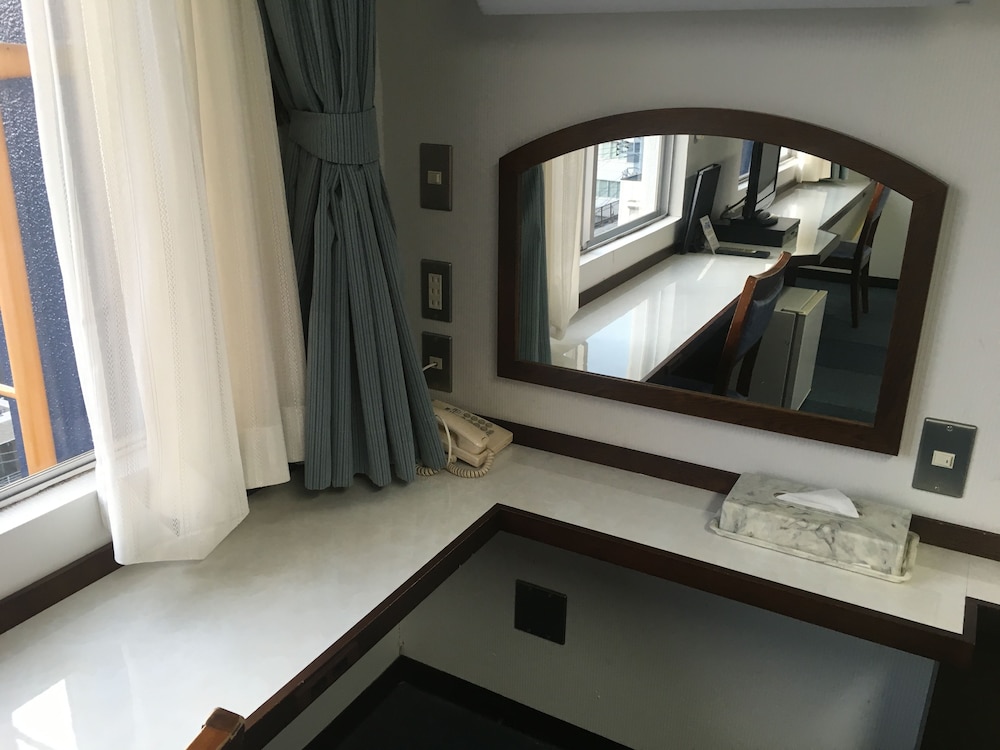 Basic Twin Room, 2 Single Beds, Non Smoking photo 3