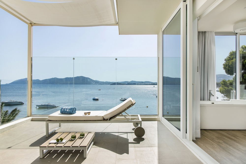 Beyond ME+ Suite with Sea View - Photo 6
