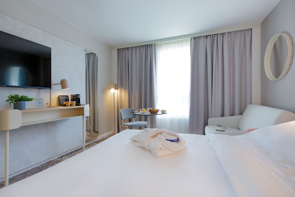 Executive Room, 1 Double Bed with Sofa bed - Photo 4