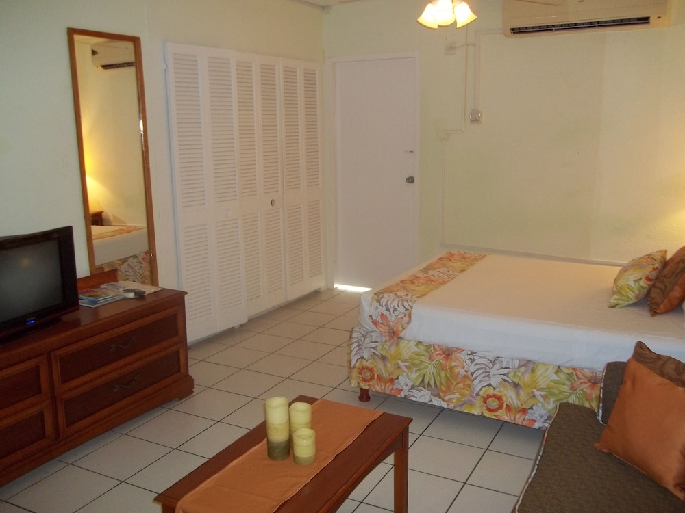 Signature Studio (Twin Beds.)