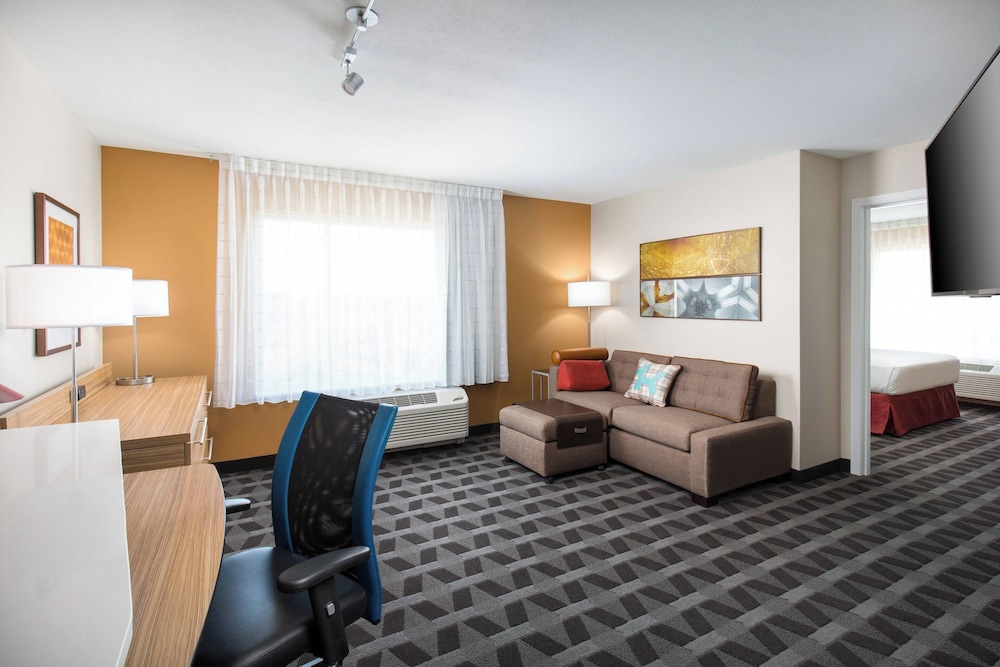 Suite, 1 Queen Bed with Sofa bed, Corner (Hearing Accessible) photo 3